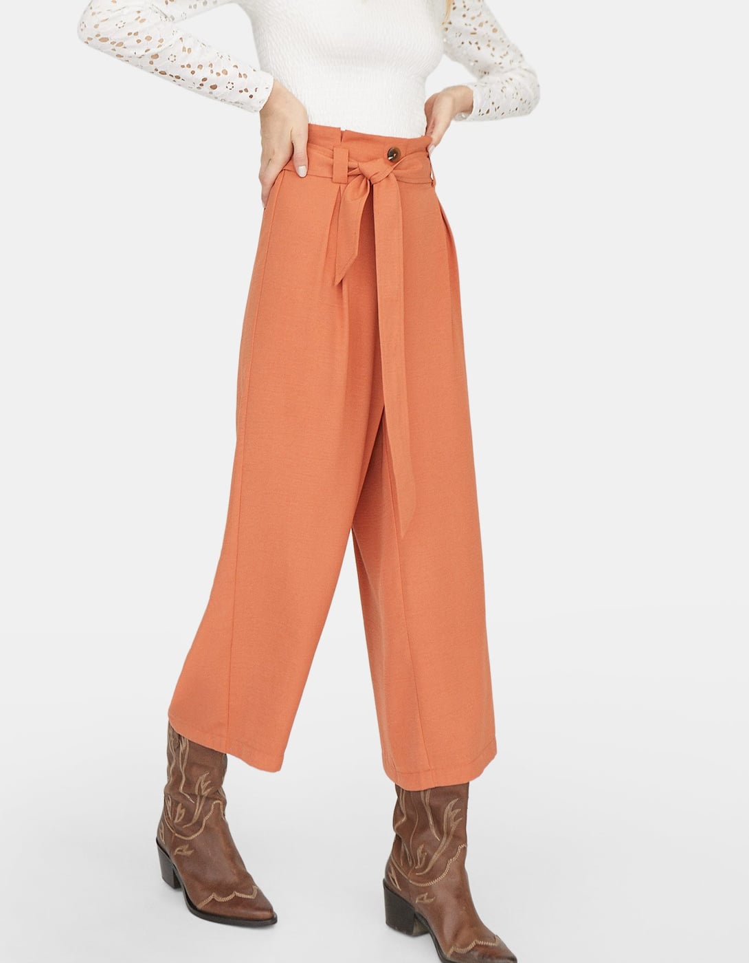 Culotte fluido con lazada de Stradivarius: 15,99 euros.