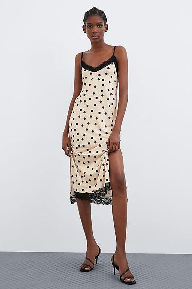 Vestido lencero de lunares de Zara.