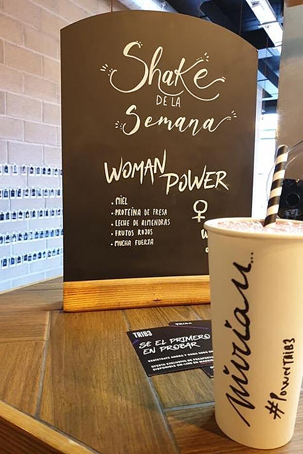 Batido personalizado en el área del Mixology, no te los puedes perder.