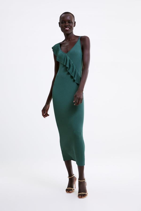 Asimétrico, con un volante transversal, en verde, 29,95 euros.