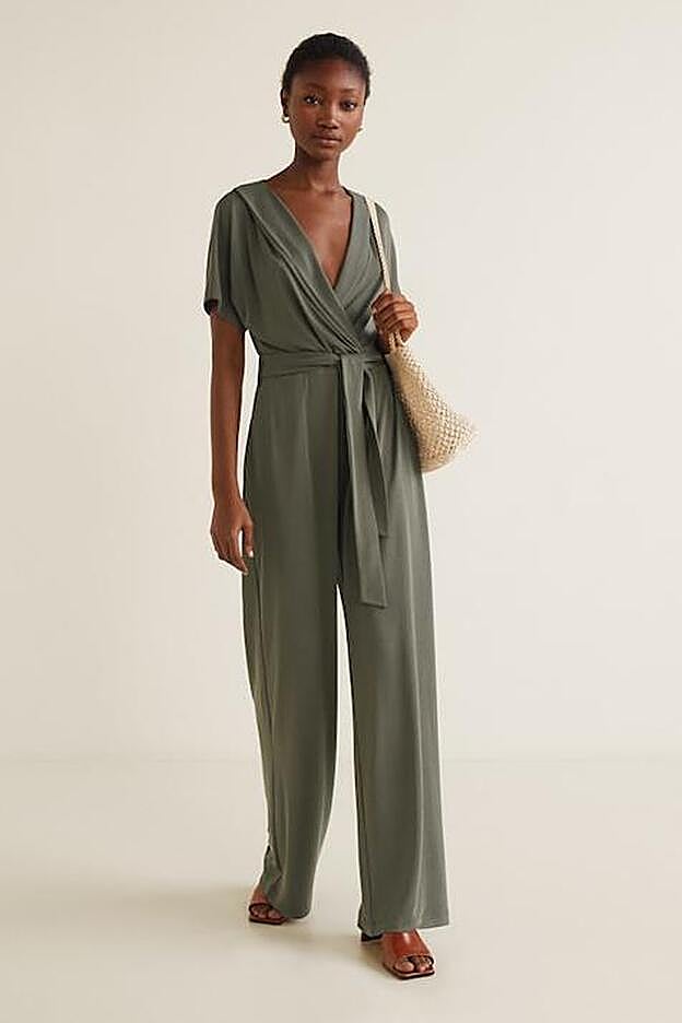 El mismo monode Mango que llevan María Pombo y Mery Turiel, en color verde oliva.