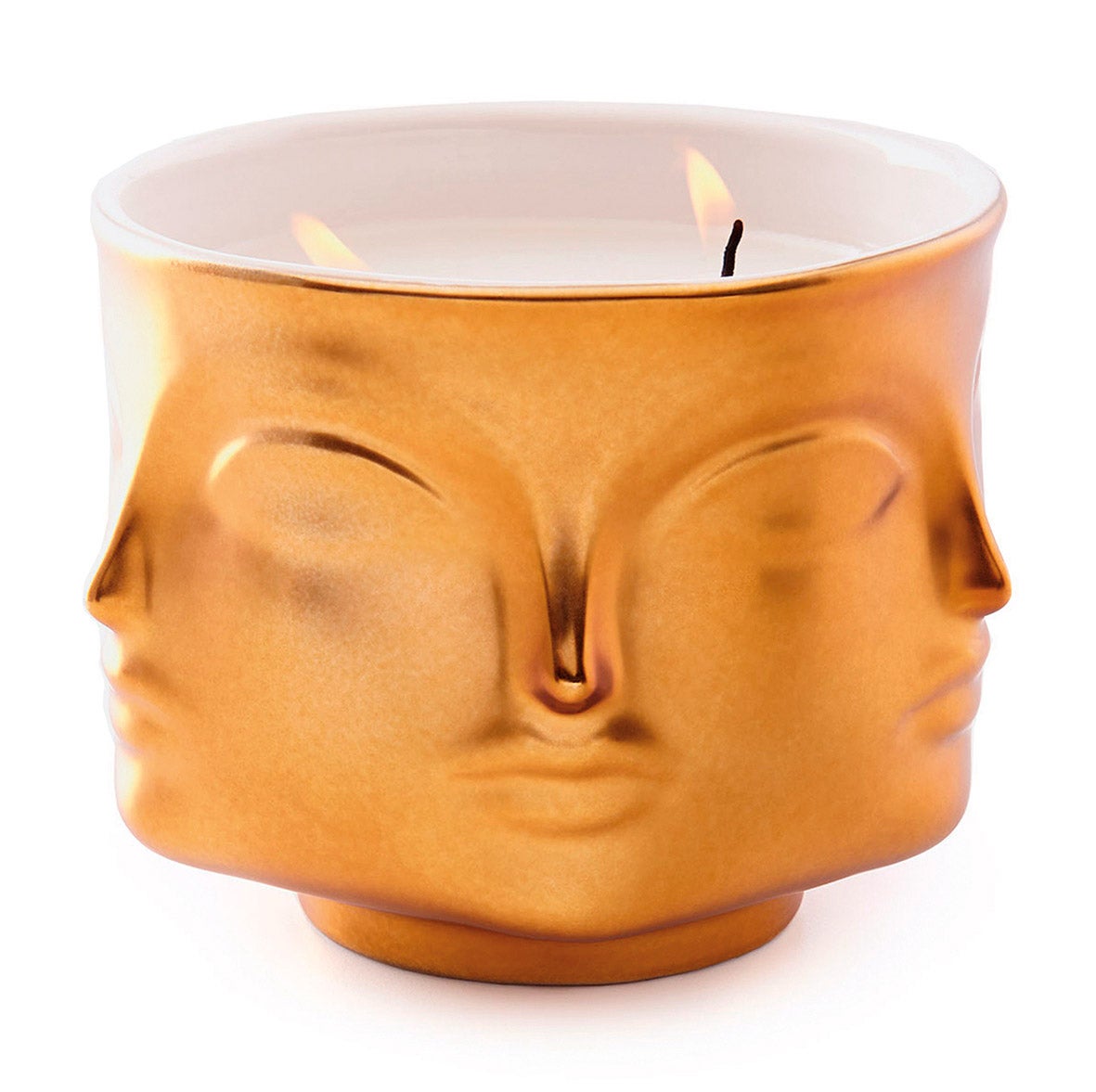 El antes ceramista y ahora decorador Jonathan Adler tiene una obsesión por el retrato. Lo encontramos en jarrones o portavelas.