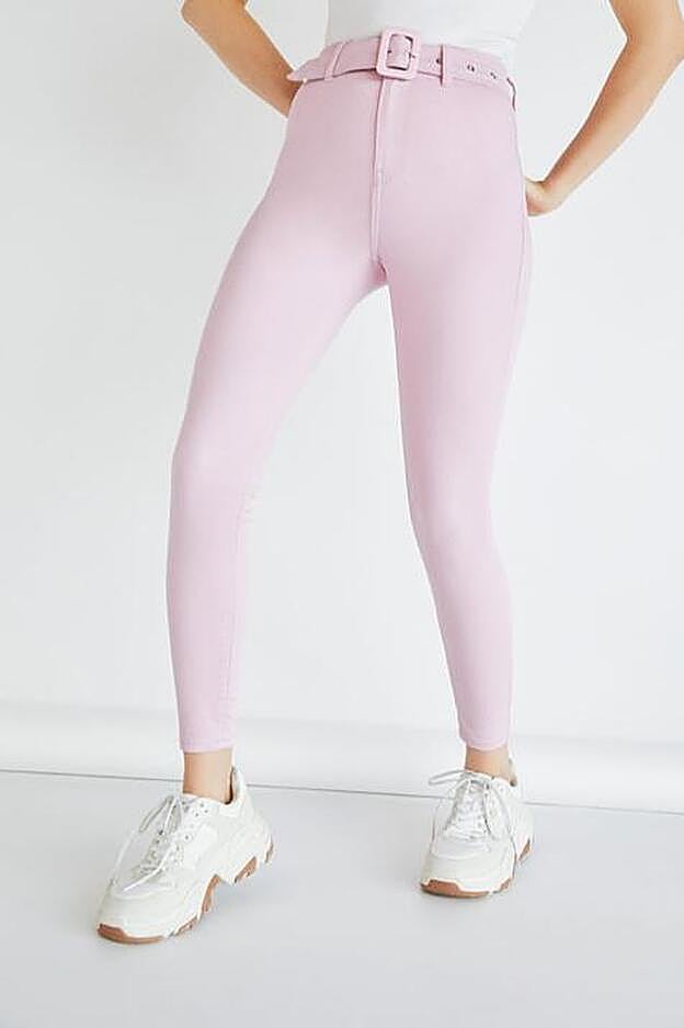Pantalones jeggings de Bershka (15,99 euros).