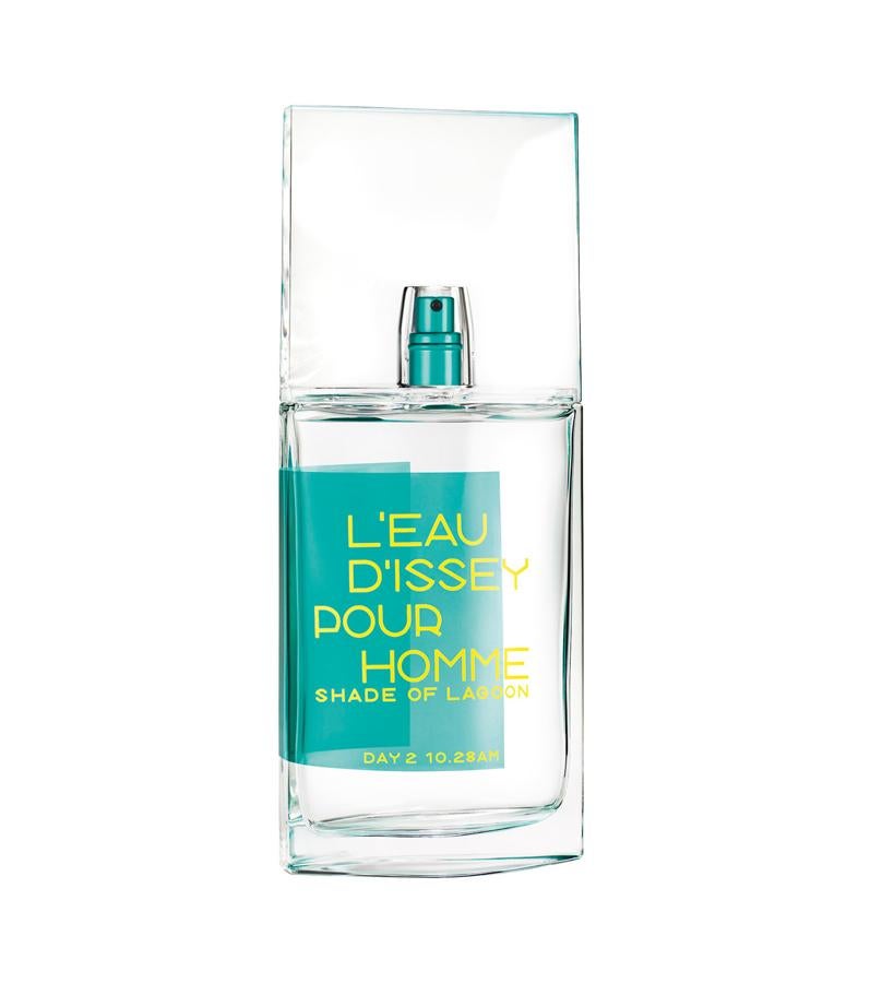 Esta nueva interpretación de L’Eau d’Issey Pour Homme, con acentos de madera y limón, refleja la sensación de bienestar indescriptible de la piel en contacto con el agua. L’Eau d’Issey Shade of Lagoon de la colección Shades of Paradise de Issey Miyake (60 €/ 100 ml).