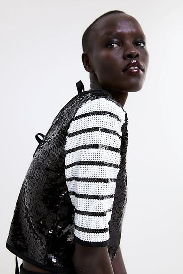 Detalle de los lazos de la espalda de este top de Zara.