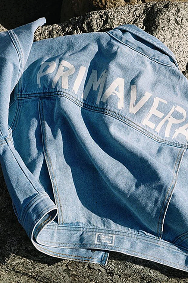 Galería. Pincha en la foto para ver abrigos, trench y gabardinas ligeras con un plus de romanicismo primaveral.