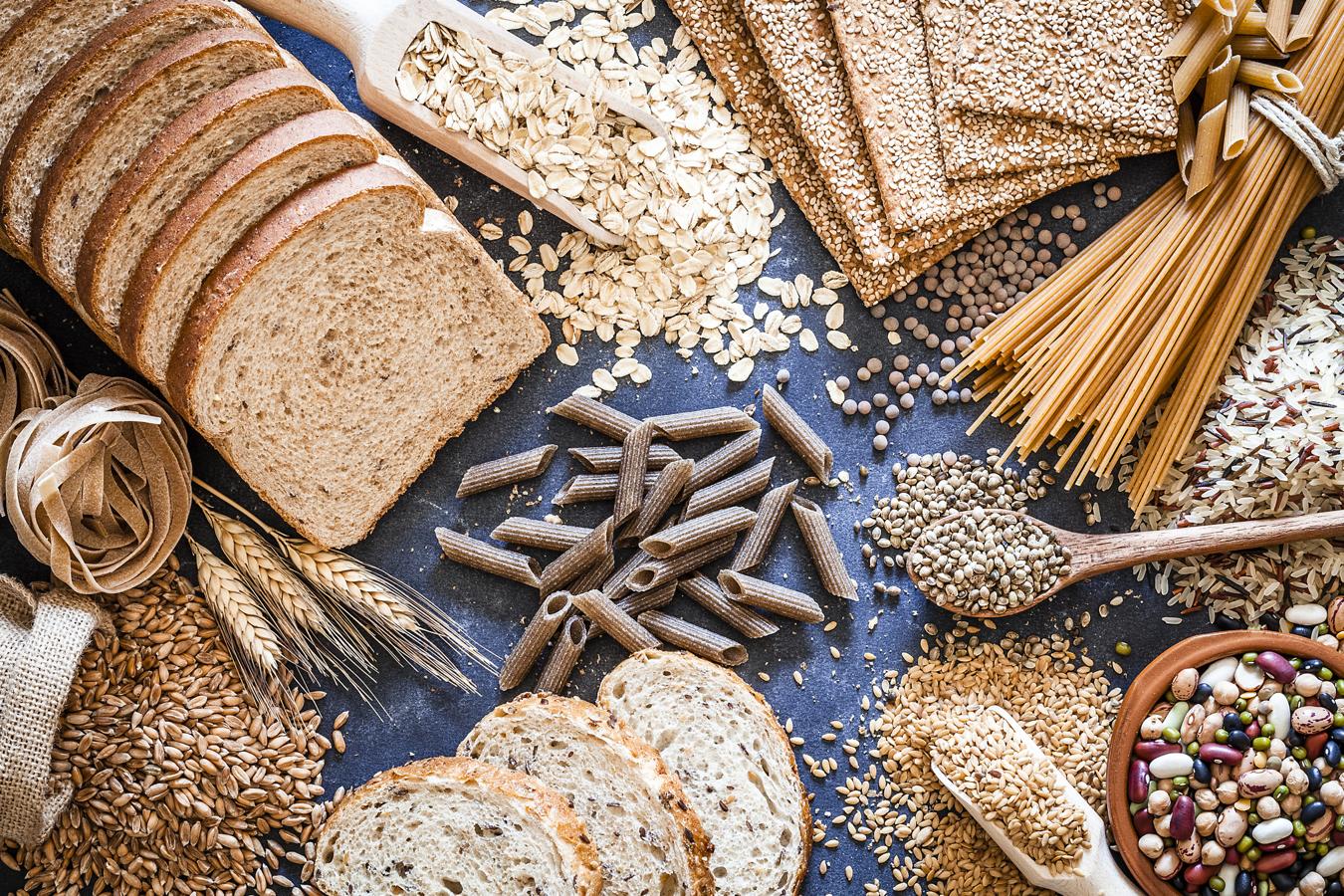 Los cereales integrales son uno de los alimentos con más ácidos grasos omega 6. El  pan integral  es una gran fuente de estos ácidos esenciales así como son otros derivados de los cereales como la pasta (siempre y cuando sean saludables y no tengan ultraprocesados en sus ingredientes).