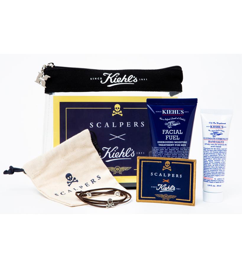 Scalpers se ha unido Kiehl’s para lanzar conjuntamente un neceser con productos de ambas firmas. Su neceser, de edición limitada, incluye una pulsera de la marca de ropa masculina y productos de la línea de cosméticos: Facial Fuel Moisturizer, que es una crema hidratante facial energizante, y una mini talla de Ultimate Hand Salve, crema hidratante de manos reparadora.  Neceser Scalpers Kiehl’s  (25 €).