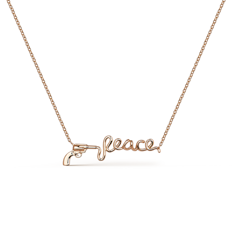 Colgante Give peace a chance, con forma de pistola en oro rosa de 18 quilates (690 €).