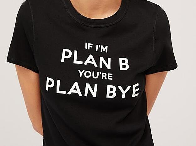 La camsieta de las rebajas "mid season" de Oysho cuesta 11,19 euros.