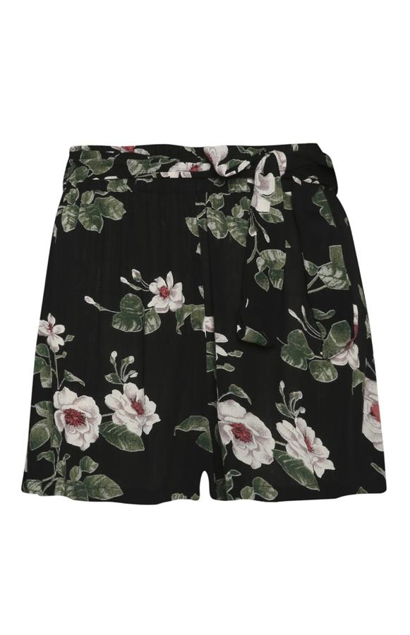 Pantalón corto con estampado floral, 8 euros.