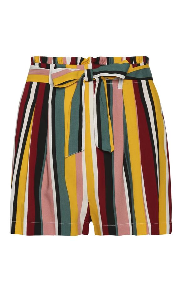 Pantalón corto con estampado de rayas multicolor, 5 euros.