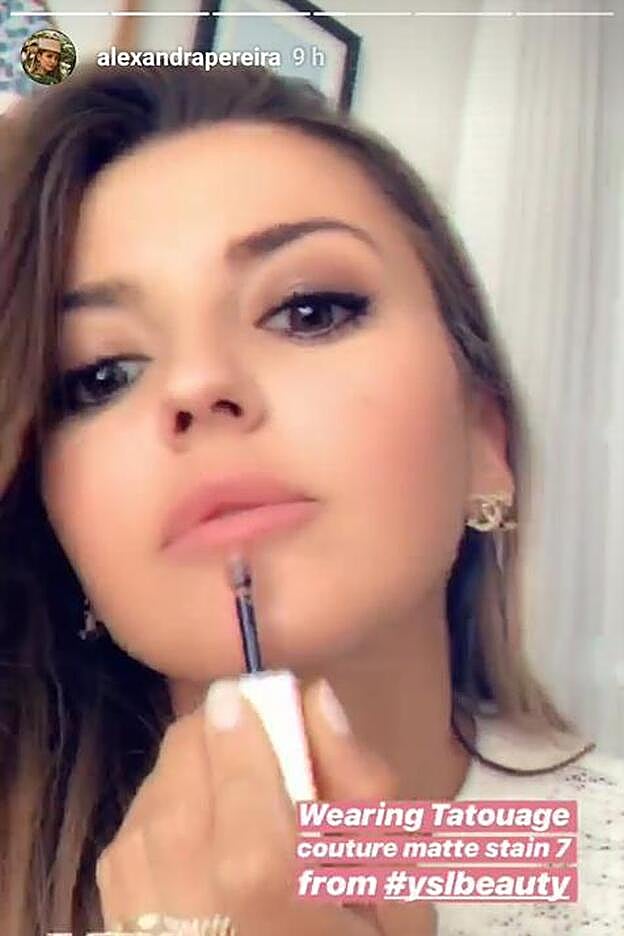 Alexandra Pereira ha revelado el tono de labial del que no puede separarse.