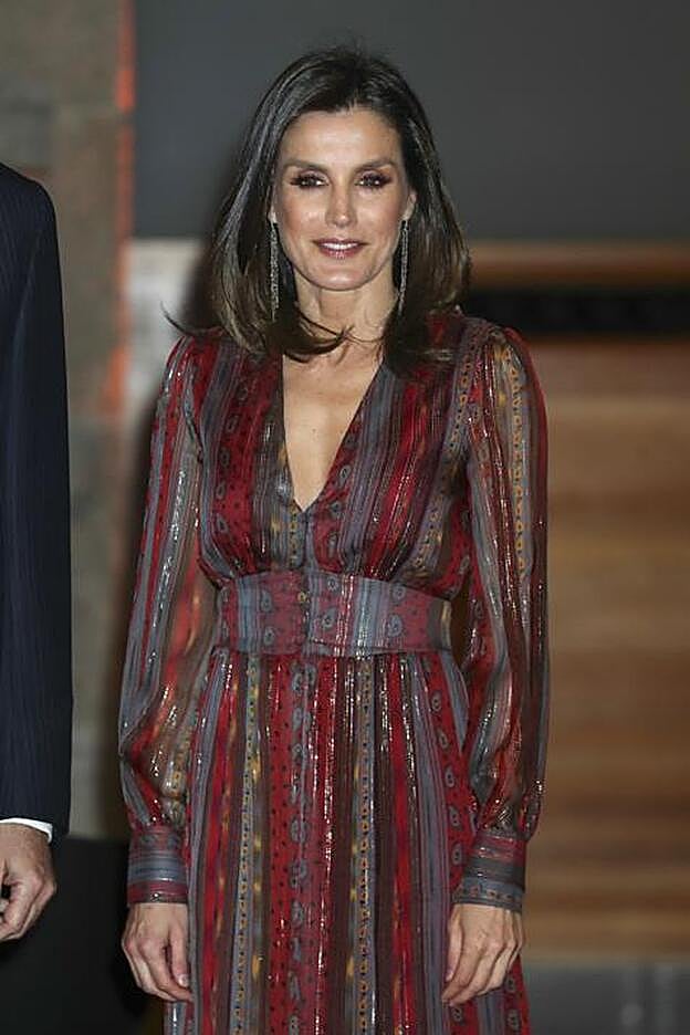 Galería. Pincha en la foto para ver cómo Letizia presume de brazos tonificados con un vestido de hace 8 años.