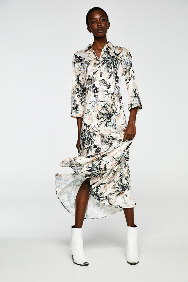 Camisero, midi y con estampado floral, podrás usar este vestido de Sfera (29.99 euros) para ir perfecta a una boda... o a la oficina.