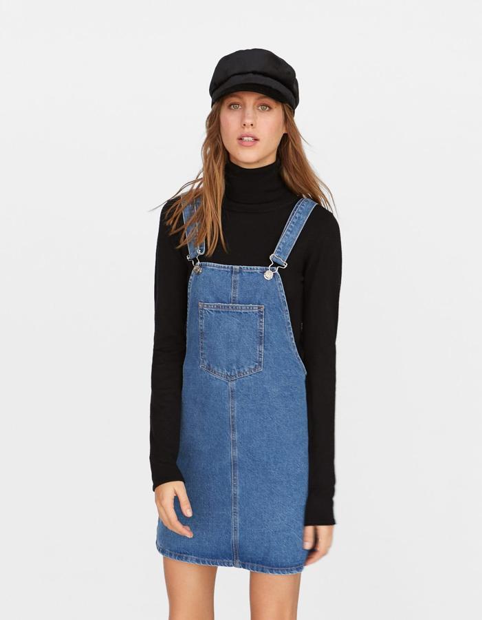 La versión más clásica está en Stradivarius y cuesta menos de 20 euros (19,99).