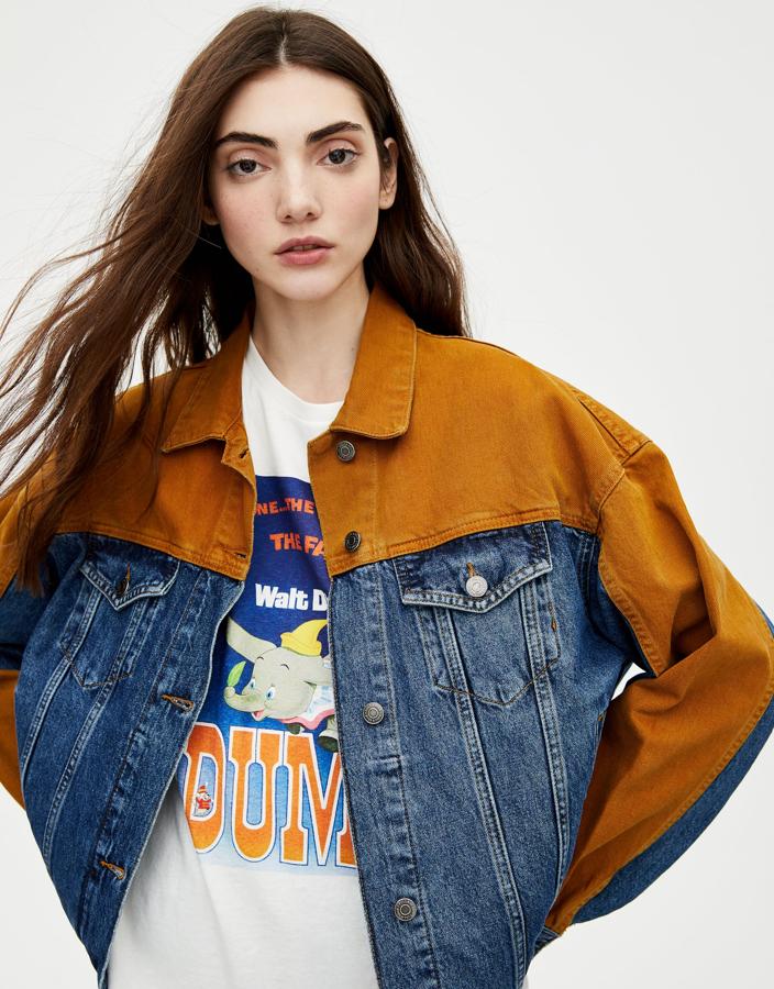 Chaqueta vaquera combinada, de corte masculino e inspiración años 90. Pertenece a los "special prices" de la firma y cuesta 25,19 euros.