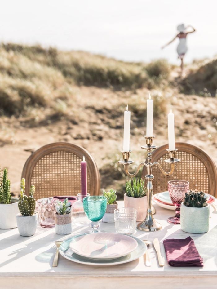 Otra propuesta genial para la mesa, en la que  el menaje delicado  invita a una cena romántica para demostrar que sí, que la primavera, la sangre altera...