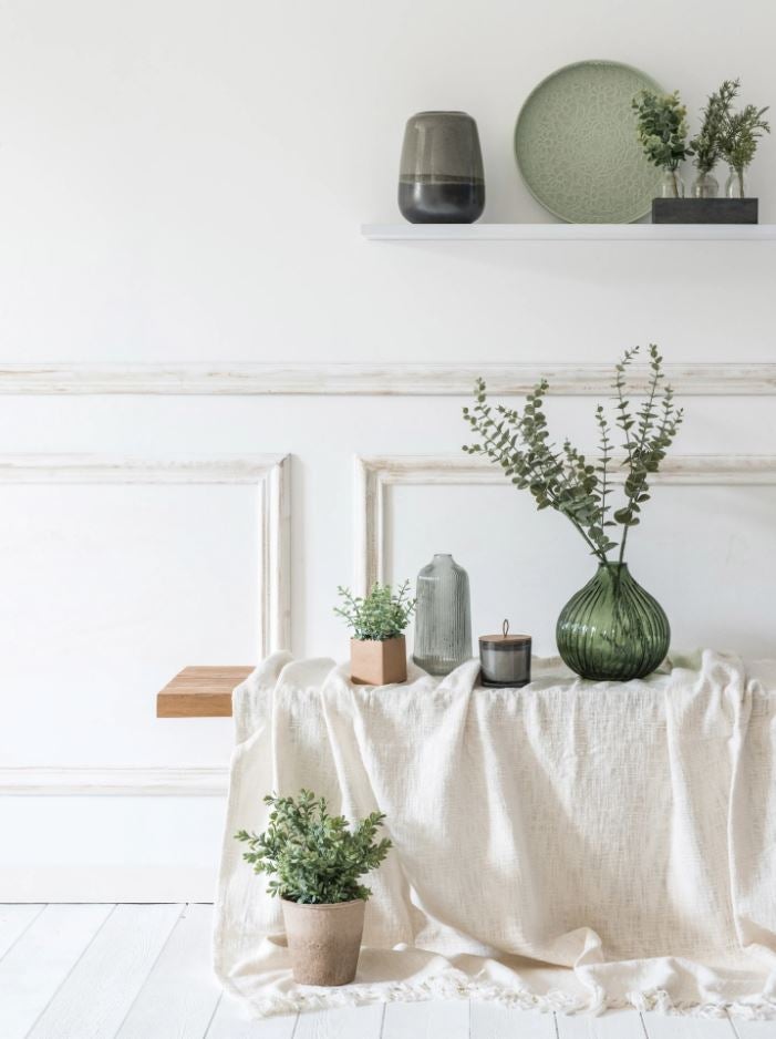 Los tonos neutros, los tejidos naturales, la madera y las plantas dan forma a rincones muy especiales.