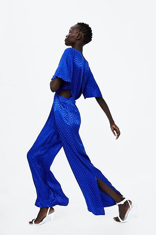 Mono jacquard con aberturas en azul eléctrico, 39,95 euros.