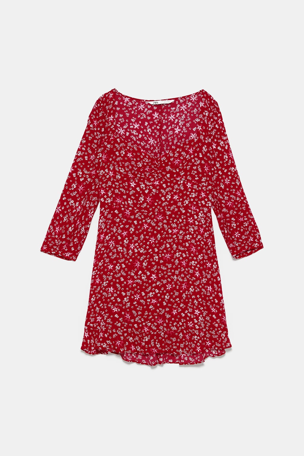 Vestido corto con flores estampadas y volante: 29,95 euros en Zara.