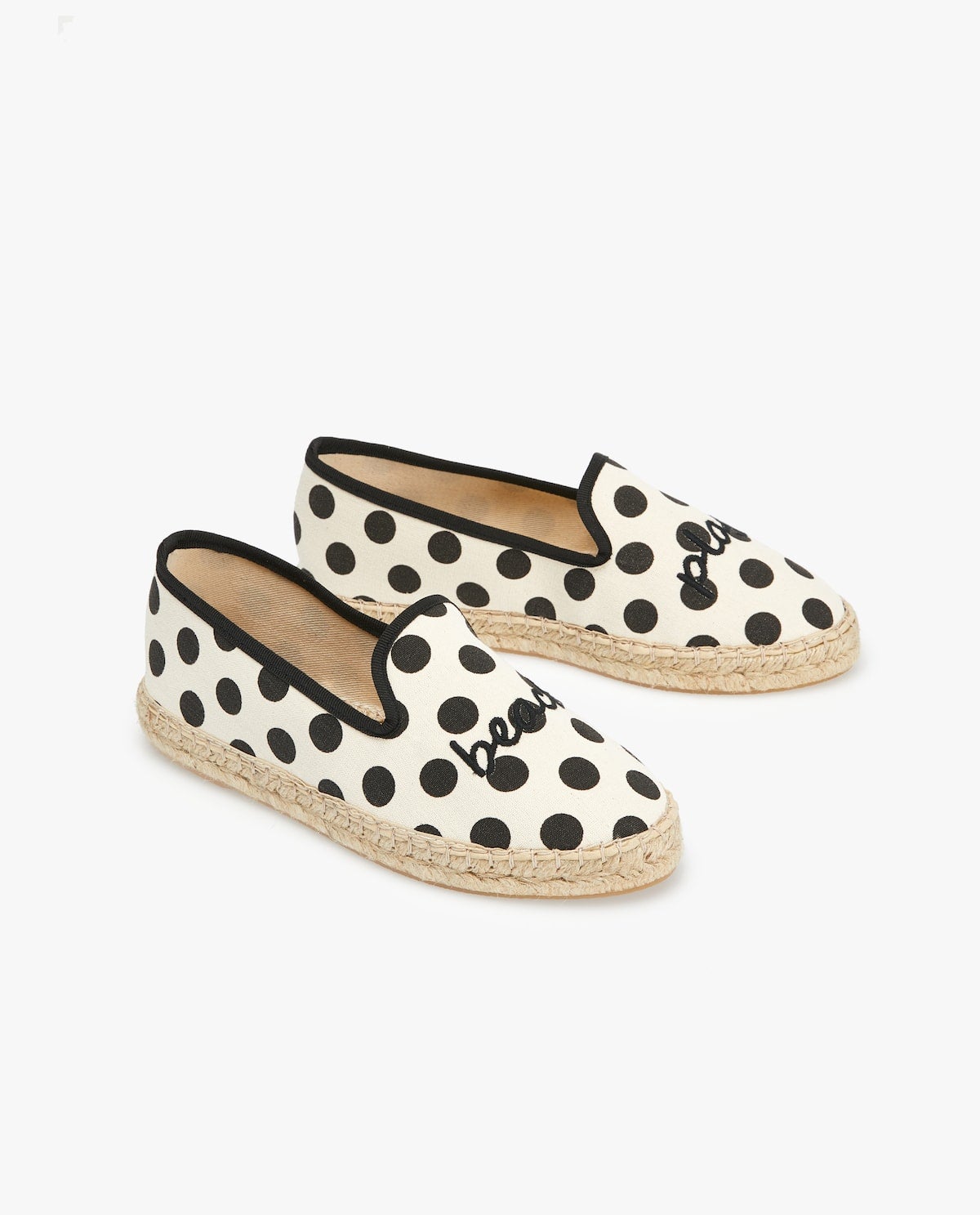 Alpargatas con mensaje y lunares: 29,99 euros en Zara Home.
