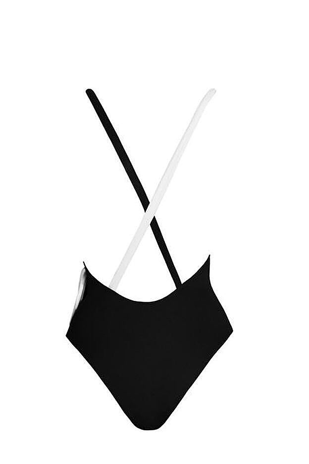 La espectacular espalda del bañador de Olyswimwear que lleva Lovely Pepa.