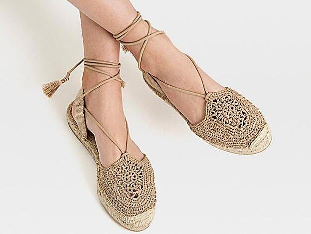 Alpargatas trenzadas de esparto. (39,99 euros).