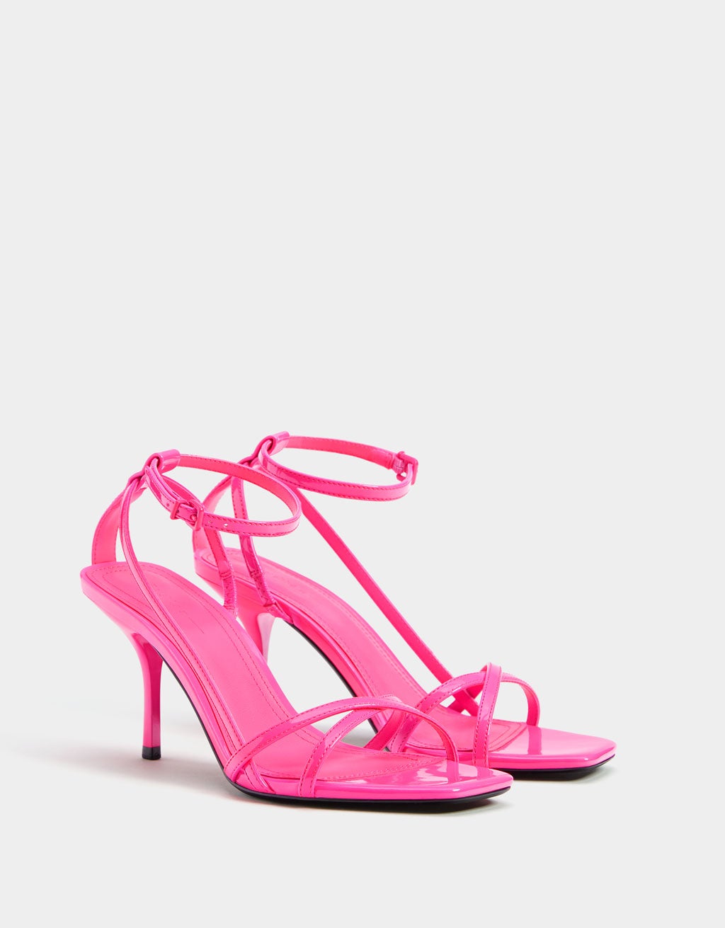 Fotos: 12 prendas en flúor para dar vida a tus looks