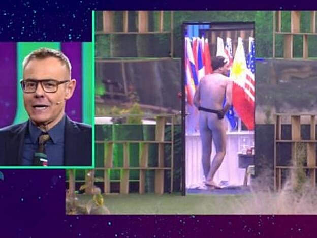 Foto de Alejandor Albalá completamente desnudo en la casa de 'GH Dúo'.