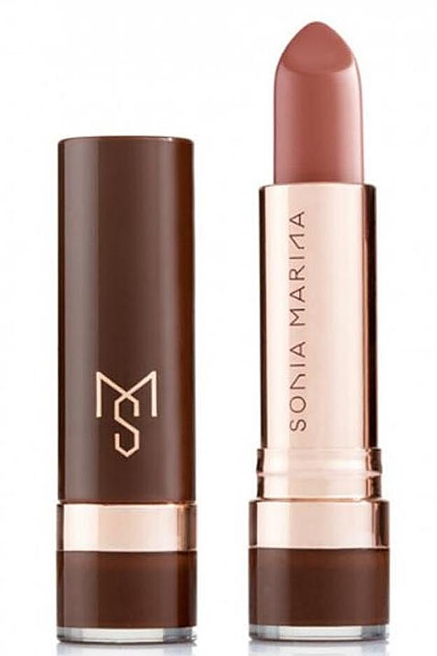Labial marrón Delicate Matte, tono Earthly, 27 euros.