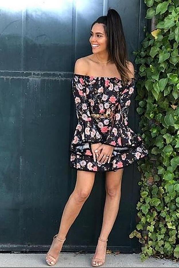 Cristina Pedroche con un primaveral vestido de Capriche.