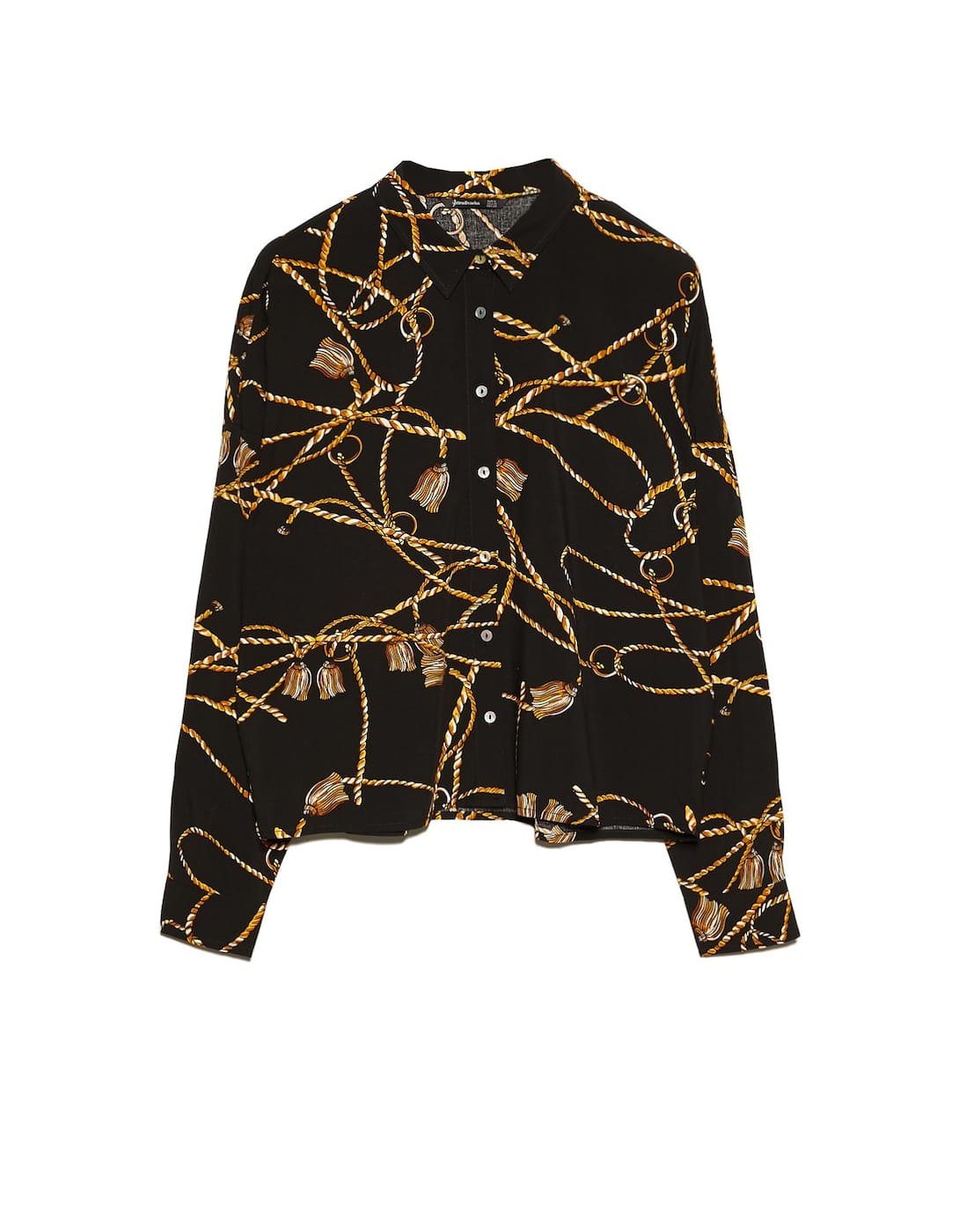 En Stradivarius también puedes encontrar el modelo clásico con las cadenas en color dorado. (15,99 euros).