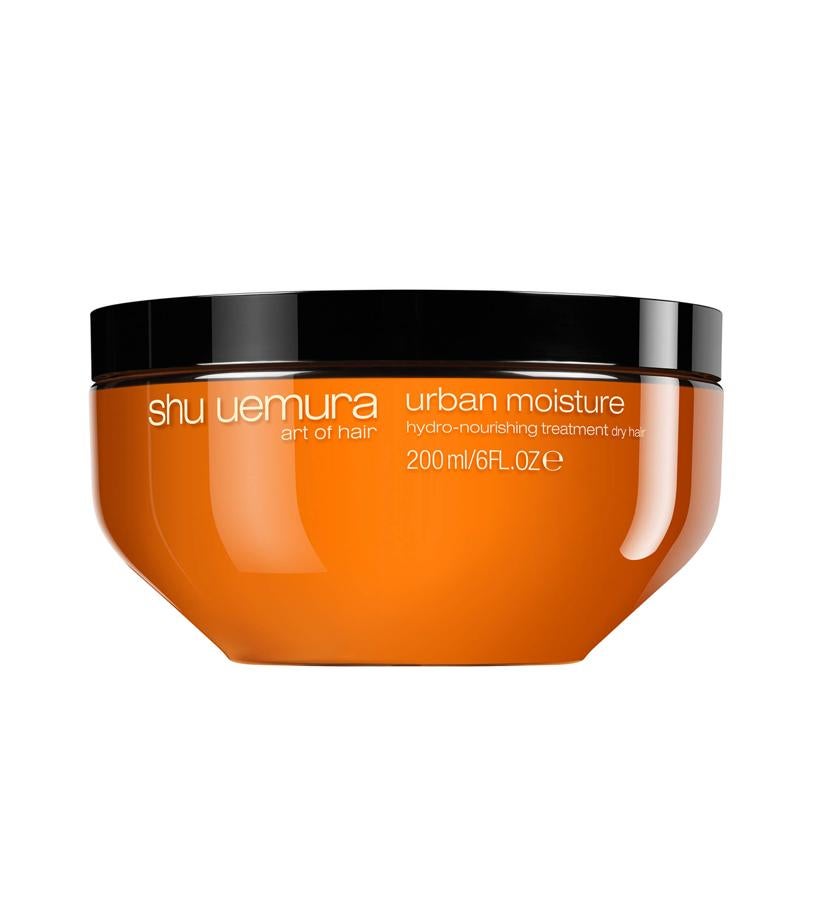 Tratamiento intenso desarrollado para el pelo sensible y expuesto a agresiones ambientales. Enriquecida con las propiedades nutritivas de moringa y extracto de algas rojas, hidrata y revitaliza el cabello sin brillo, además de ayudar a que sea más manejable y más fácil de desenredar para un acabado más suave, brillante y sano desde las raíces hasta las puntas. (53,95 €).