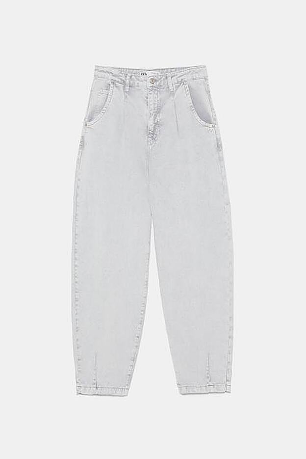 Estos vaqueros de Zara cuestan 29,95 y los han repuesto después de llevar semanas agotadas en todas las tallas.