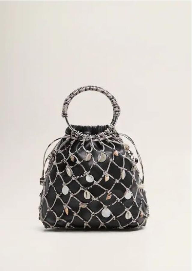 Versión bombonera en tamaño mini, de Mango (49,99 euros):