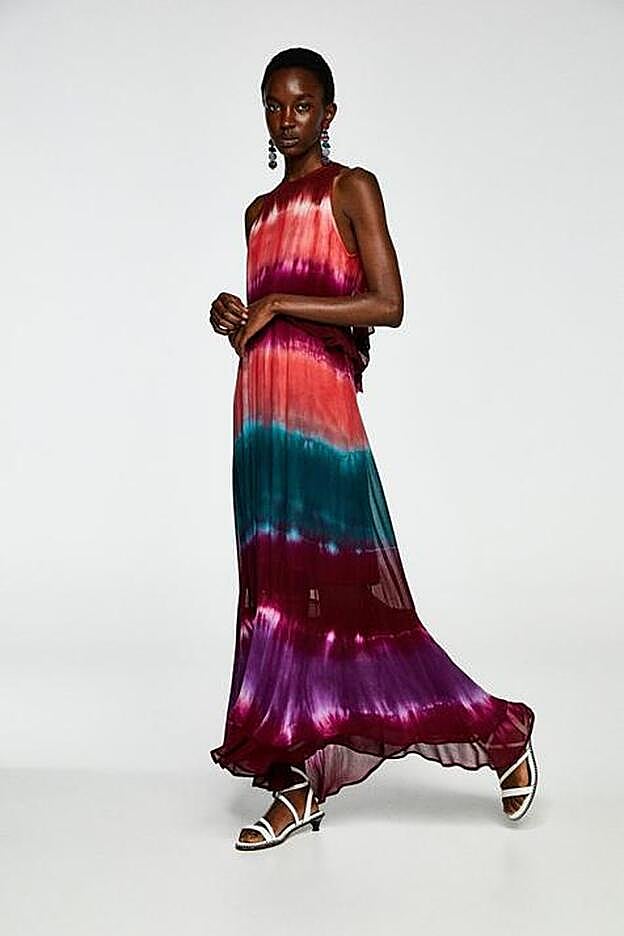 Este vestido de Sfera incluye uno de los estampados de tendencia más coloridos.