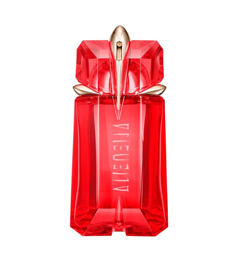 Una fragancia oriental que reinventa el aroma de la clásica Alien de Thierry Mugler. Su fusión radica en el toque especiado de la canela con la sensualidad de la vainilla. Este encuentro de notas fascinantes hace que su aroma sea embriagador, potente y muy magnético. (Eau de Parfum; 87 €).