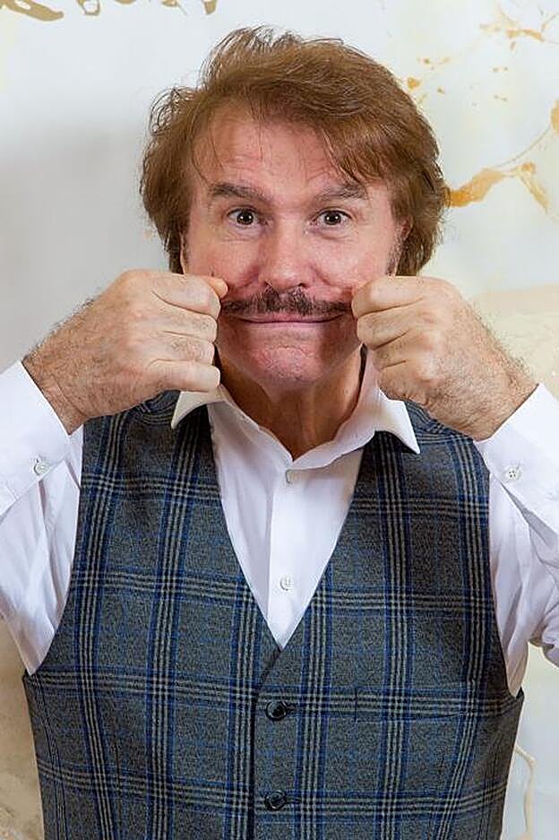 Edmundo Arrocet bromeando ante nuestra cámara.