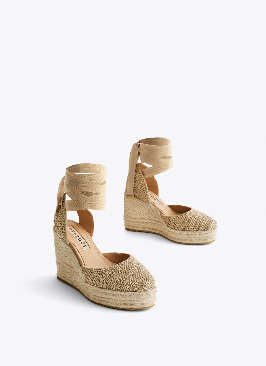 Cuña de yute y crochet en color beige de Uterqüe: 79 euros.