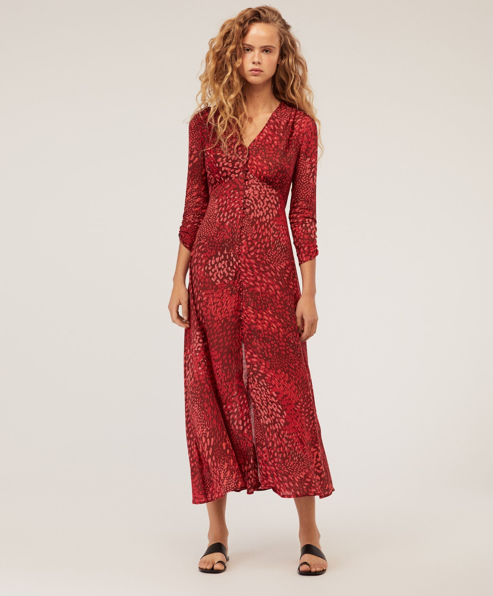 Vestido largo con estampado de manchitas: 35,99 euros en Oysho.