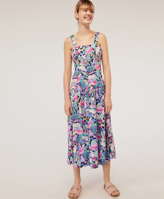 Vestido largo abotonado de tirantes y estampado floral de Oysho: 35,99 euros.