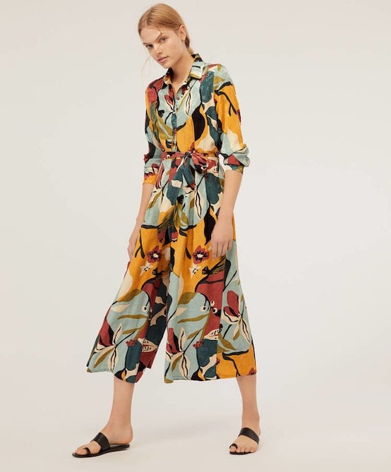 Mono largo tipo camisero con estampado floral y cinturón: 39,99 euros en Oysho.