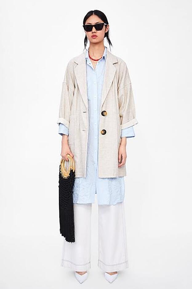 Abrigo rústico de Zara (39,95 euros).