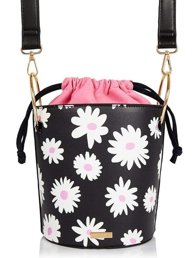 Bolso cubo con estampado floral Daisy Camilla Cross. (SKINNY DIP: 26 euros)