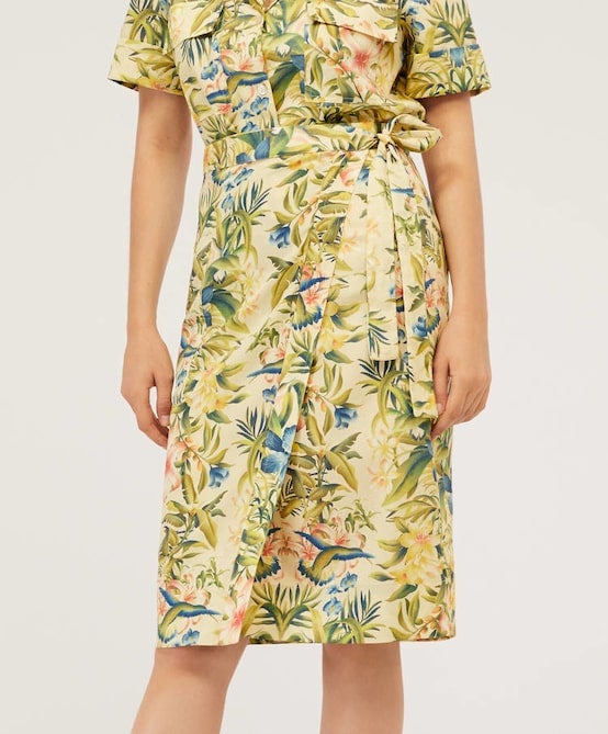 Atrévete con los estampados más originales como el de esta falda pareo de Oysho. Perfecta para presumir de tipazo con la llegada del buen tiempo. (27,99 euros).