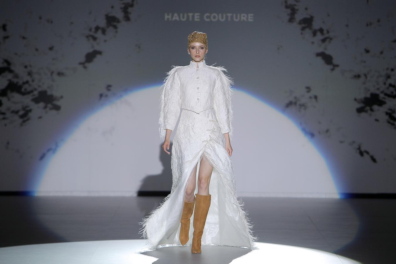 El vestido de novia más bonito del desfile de Isabel Zapardiez en la Barcelona Bridal Week.