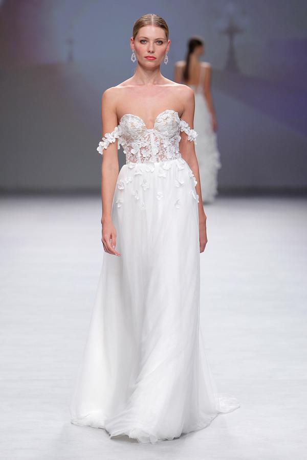 El vestido de novia más bonito del desfile de Mireia Balaguer en la Barcelona Bridal Week.