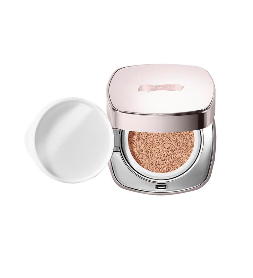 Un todo en uno, presentado en el formato más innovador, el cushion, con SPF 20.  La tecnología de cápsula de color mantiene el color puro y auténtico, y la cobertura graduable que puede personalizarse según las propias preferencias. El resultado es una fórmula de color autentico, de larga duración y resistente a la humedad y el sudor, que ofrece un acabado luminoso en cualquier momento y lugar. Se presenta en estuche recargable, en seis tonalidades (95 €/ recambio 55 €)