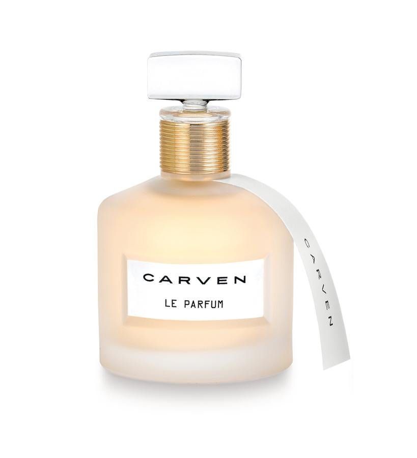Combina la ligereza de un bouquet floral, compuesto por jacinto blanco, flor de mandarino, jazmín e ylang ylang, con la feminidad que aportan las maderas de sándalo blanco, osmanthus y pachulí de indonesia.  Le Parfum de Carven  (71,50 €/ 50 ml).
